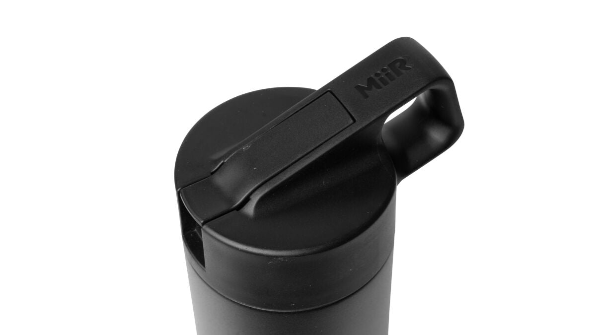 straw-bottle-z7 WebPDP-Straw_Lid_2_Black_Studio_0221_45deg_Closed__WMB1SL20002.jpg